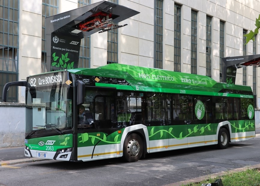 Autobus elettrici, l’Europa corre veloce: più di 4 nuove immatricolazioni su 10 sono full electric